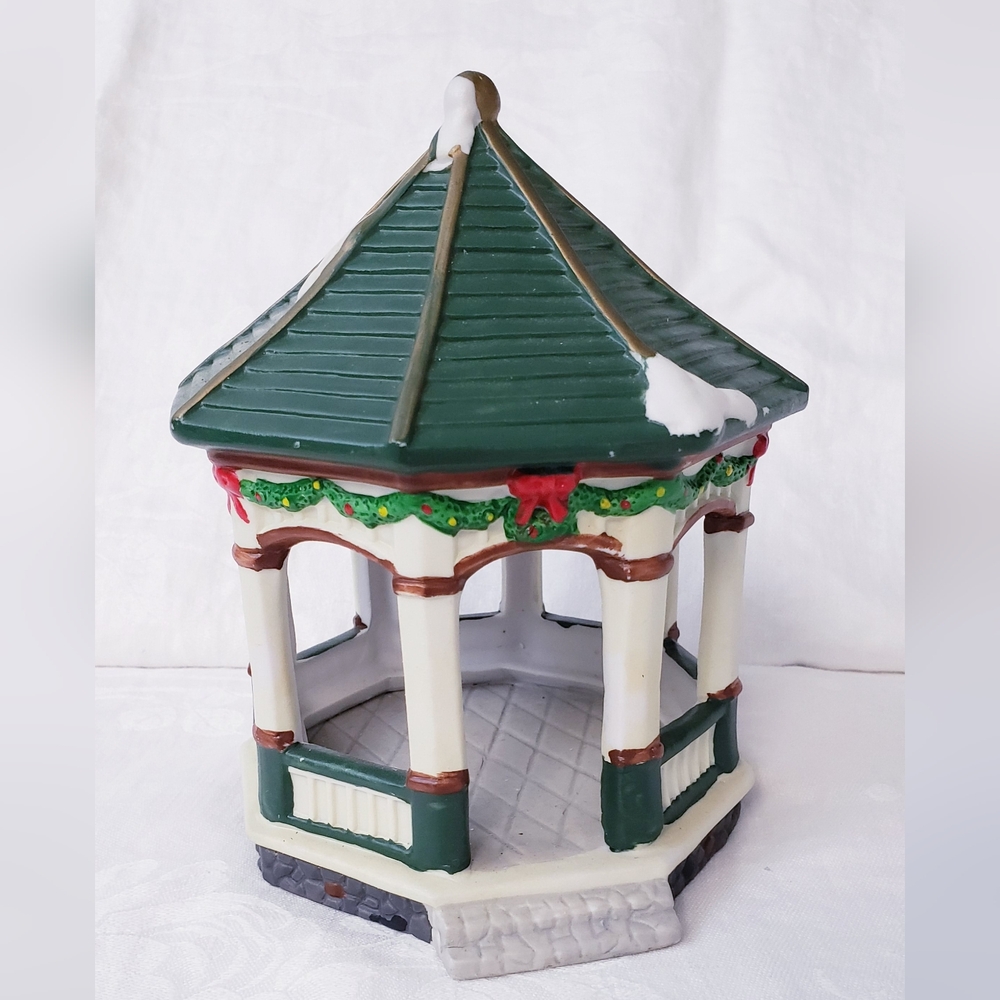 Christmas Village Larg Gazebo - Picture 5 of 5